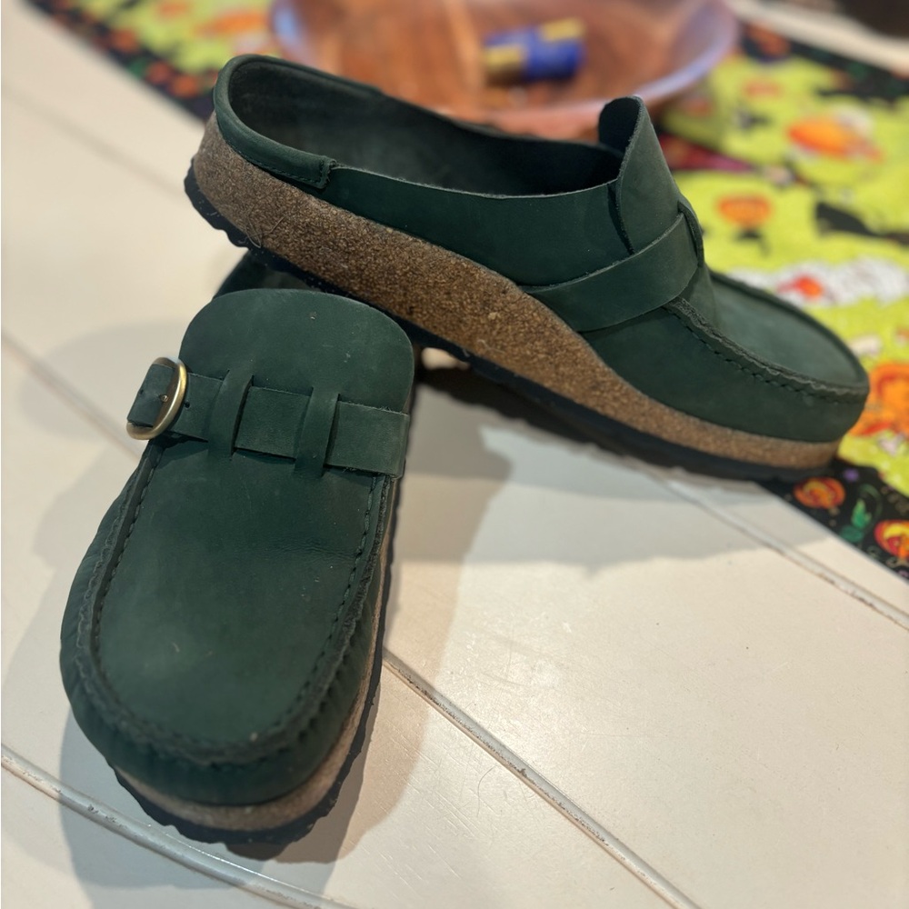 Birkenstock suede Buckley. . Size 38. Dark green.